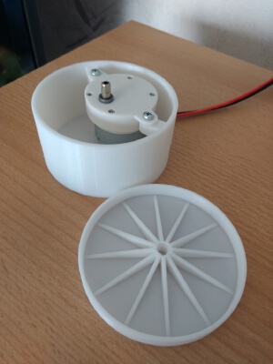 Turntable for slowly turning your awesome things! ;) | 3d print model
