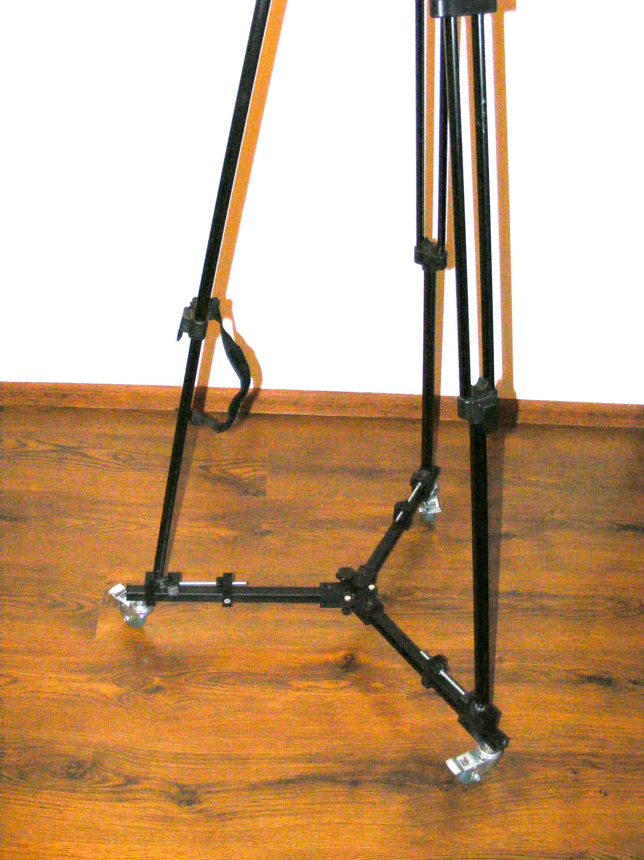 Tripod dolly