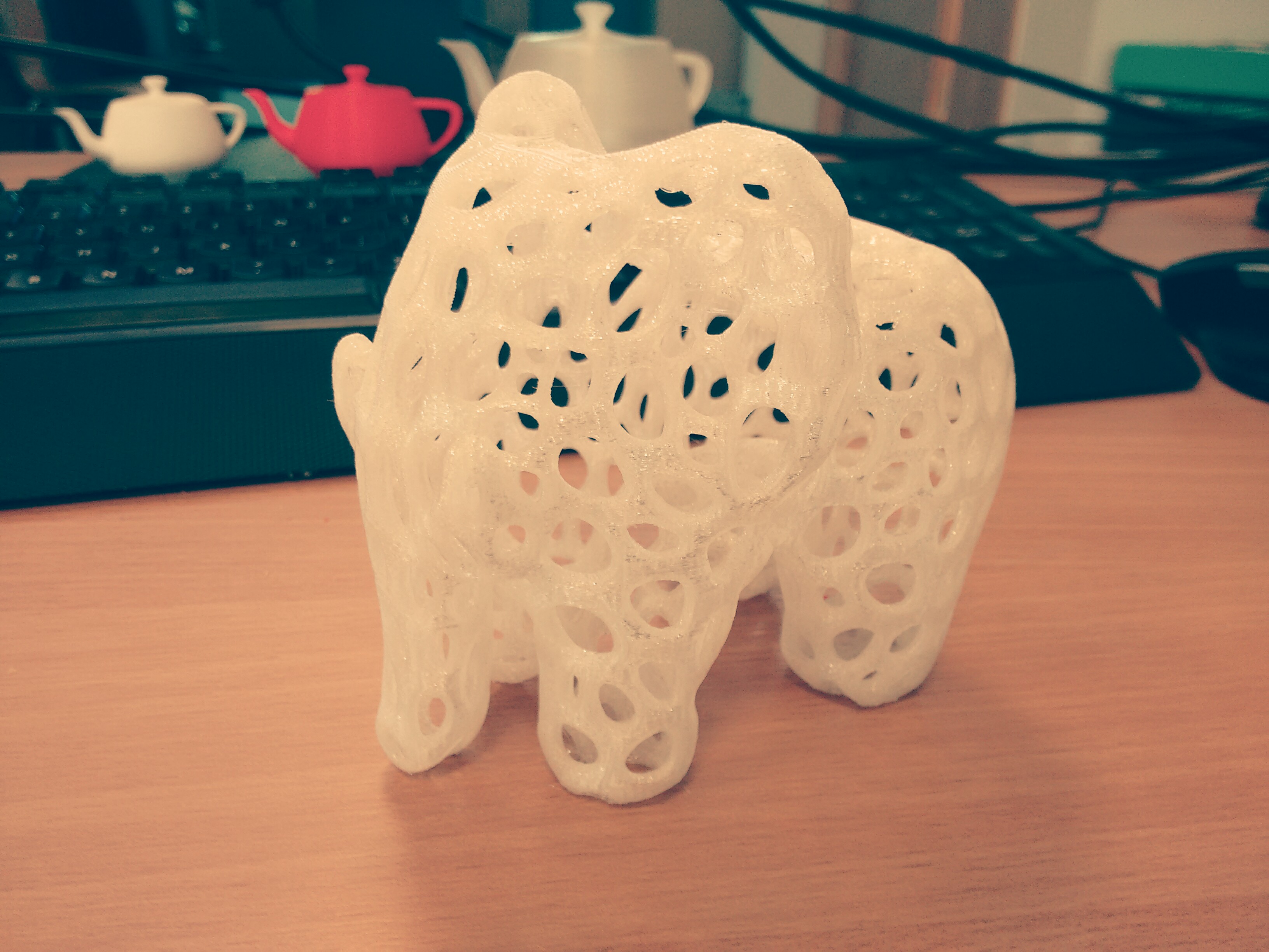 Elephant - Voronoi Style - (with Flat Base)