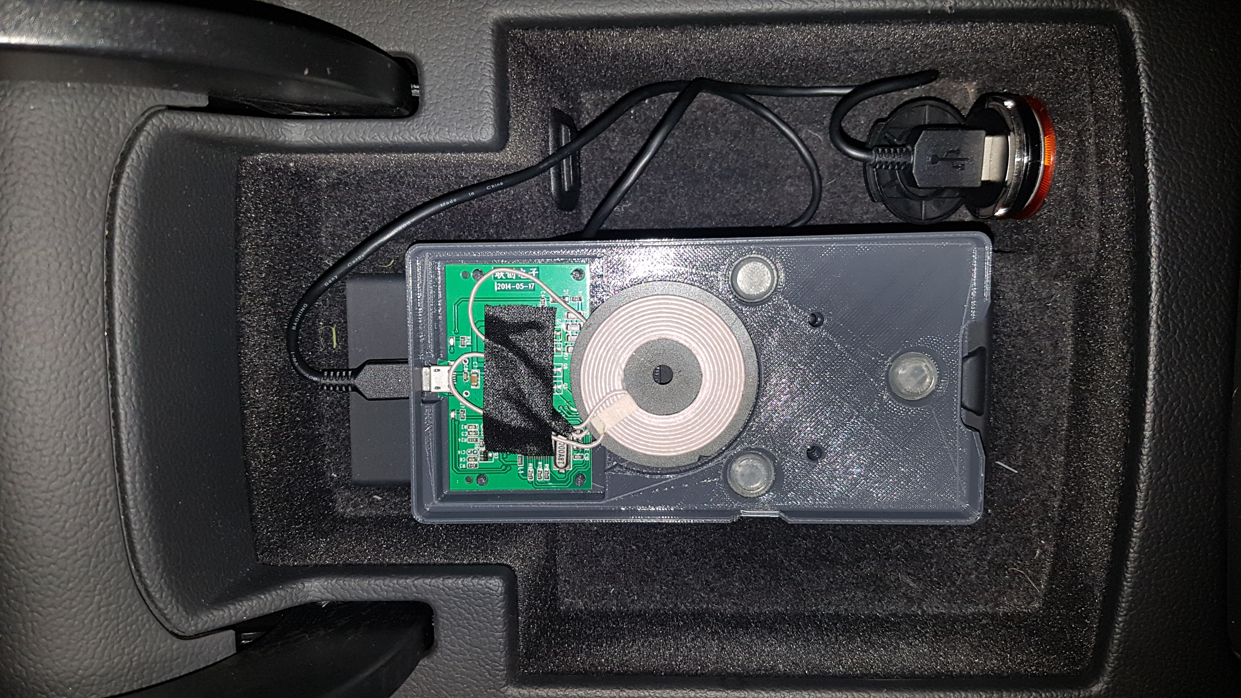 Wireless Charging station for S7 with Audi B8 universal mobile phone mount