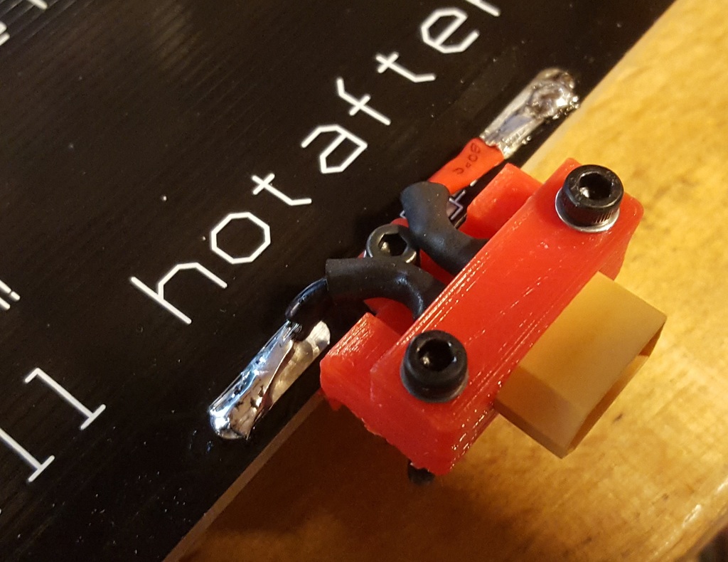XT60 heat plate mount for strain relief