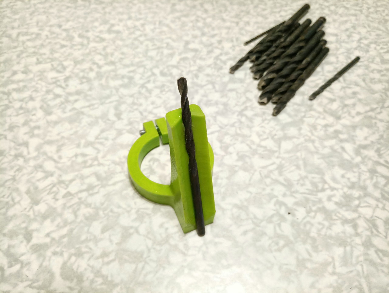 Drill bit sharpener for (semi)pro rotary tool (36-38mm) with relief