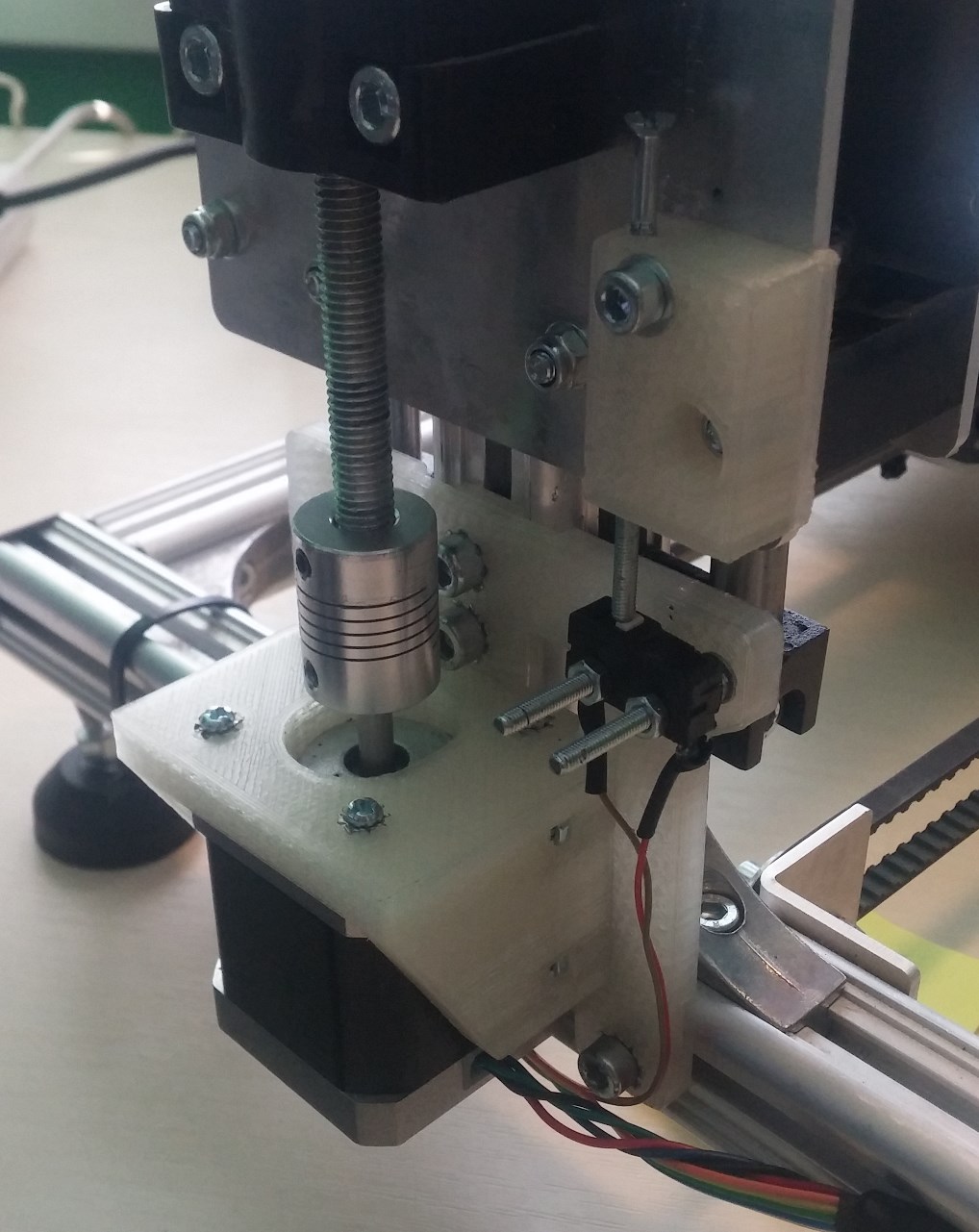 Z-Motor holder with precision Z-Axis calibration for Velleman K8200 _ 3Drag