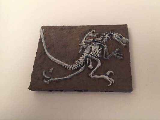 Miniature Velociraptor Fossil with Openlock Base | 3d print model