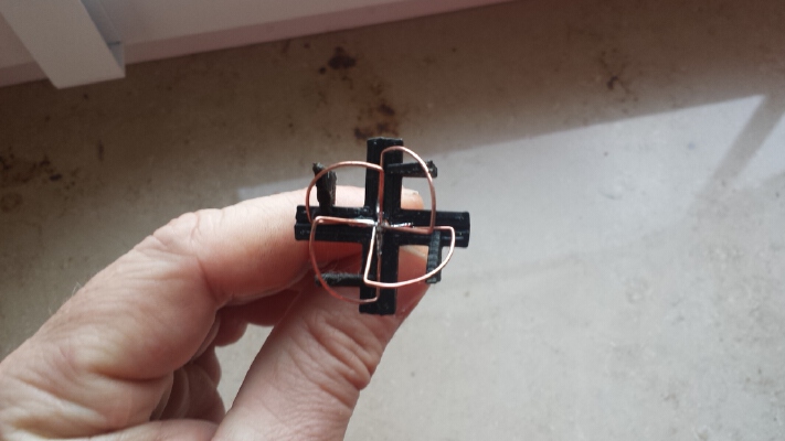 5.8Ghz Soldering Support for LHCP Clover Leaf and Skew Planar Antenna | 3d print model