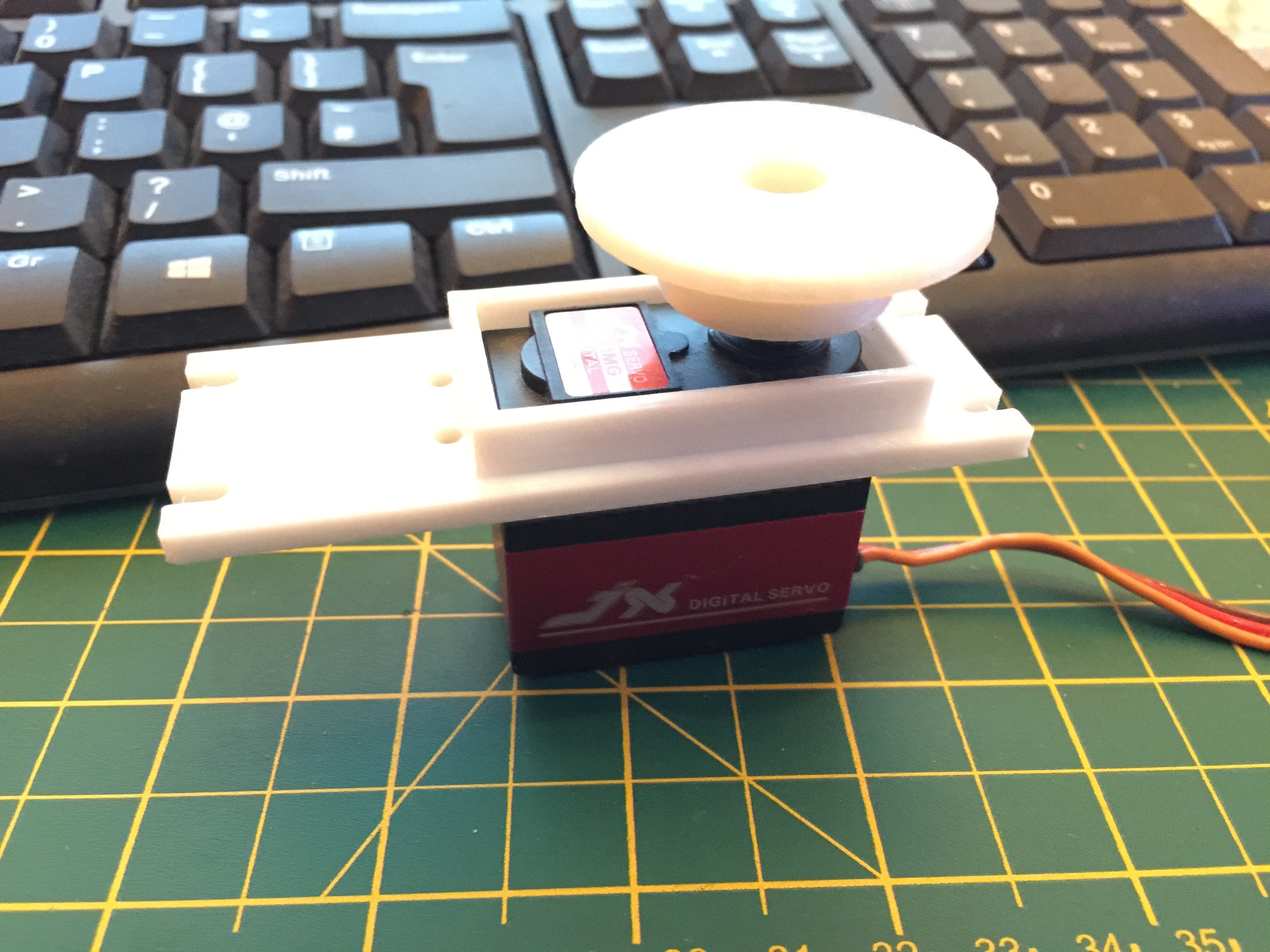 40x20x40 InMoov servo adapter for the PDI-6221-MG or DMS2000 MD servo