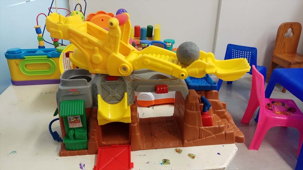 Fisher-Price Little People Construction Rocks_balls