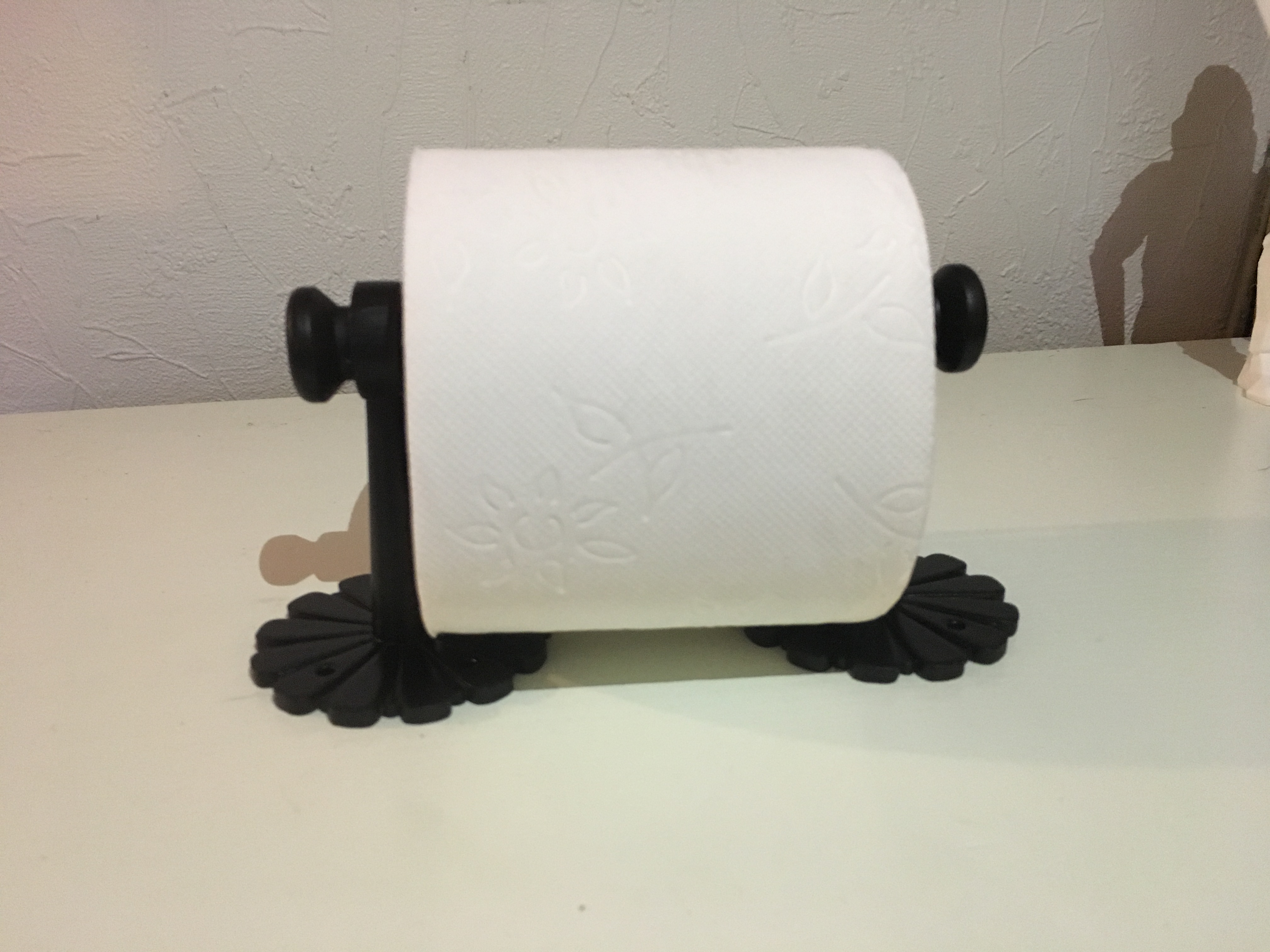Flower toilet paper holder