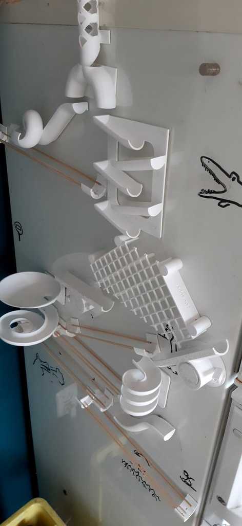 Marble track magnet connection fridge
