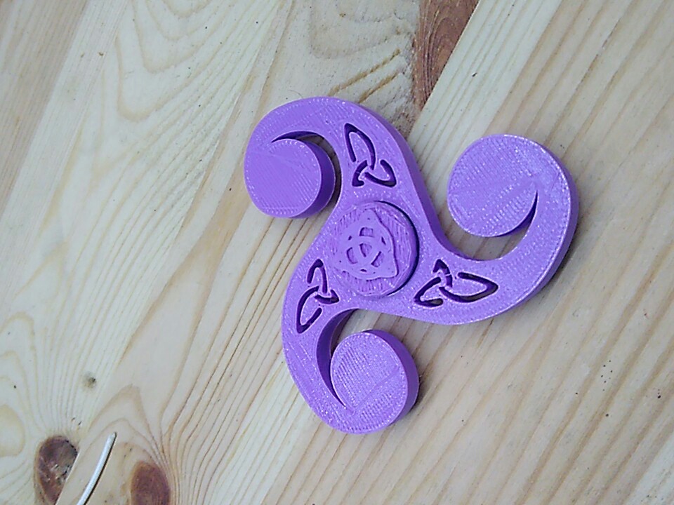 Hand spinner triskel