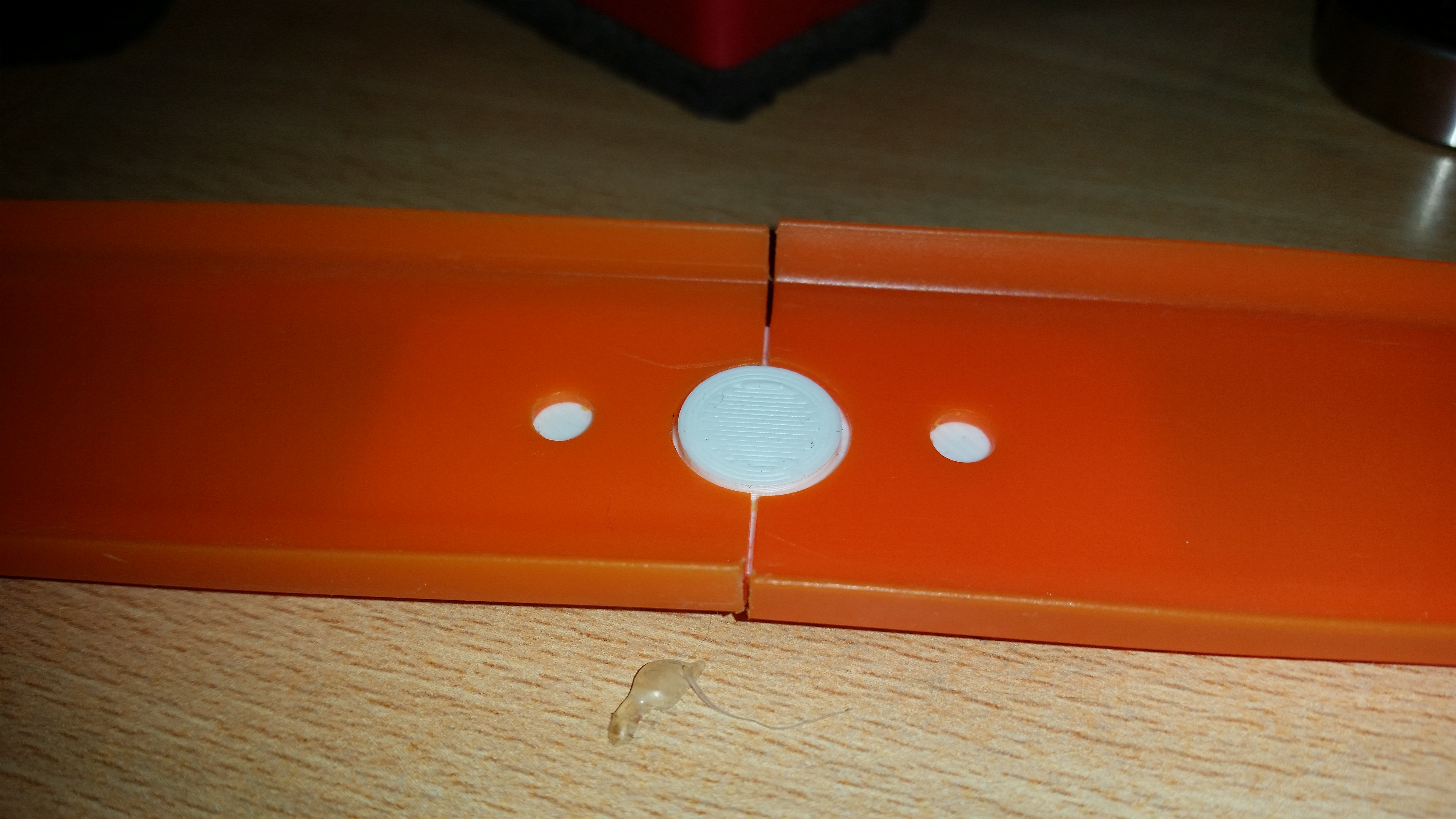 Simple (but more robust) Hotwheels compatible track connector