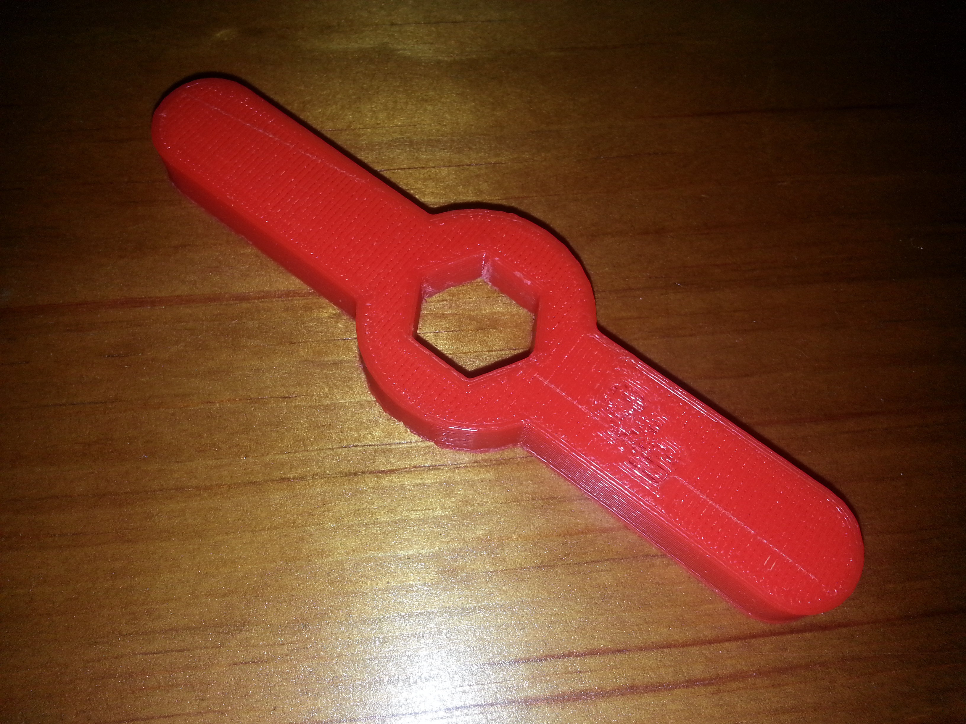 Symmetric-arm socket wrench