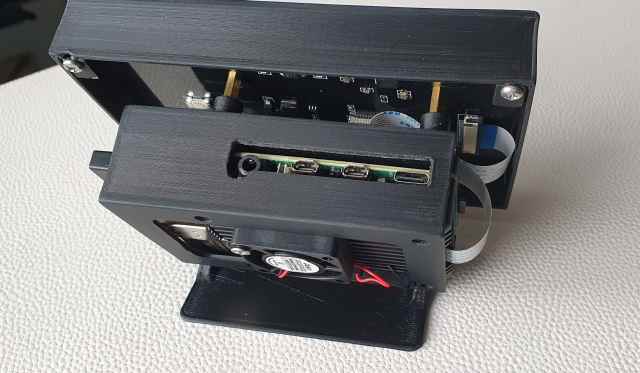 Raspberry Pi4, Gehaeuse und Rahmen für 5" Touchscreen
