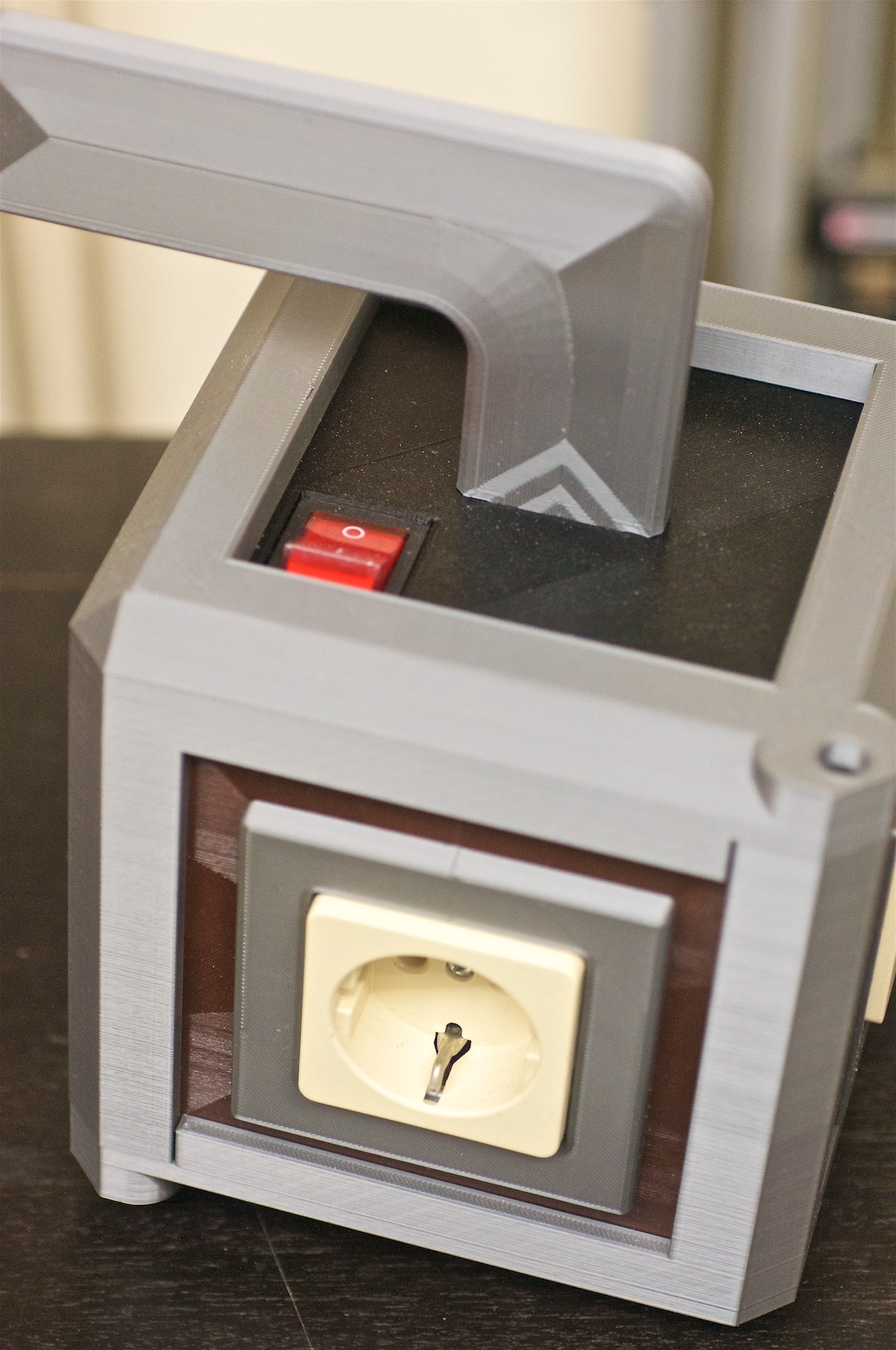 ElektroBloq - Cube with up to five power outlets