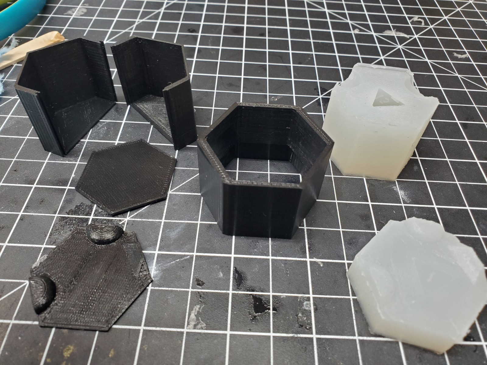 Dice mold Maker