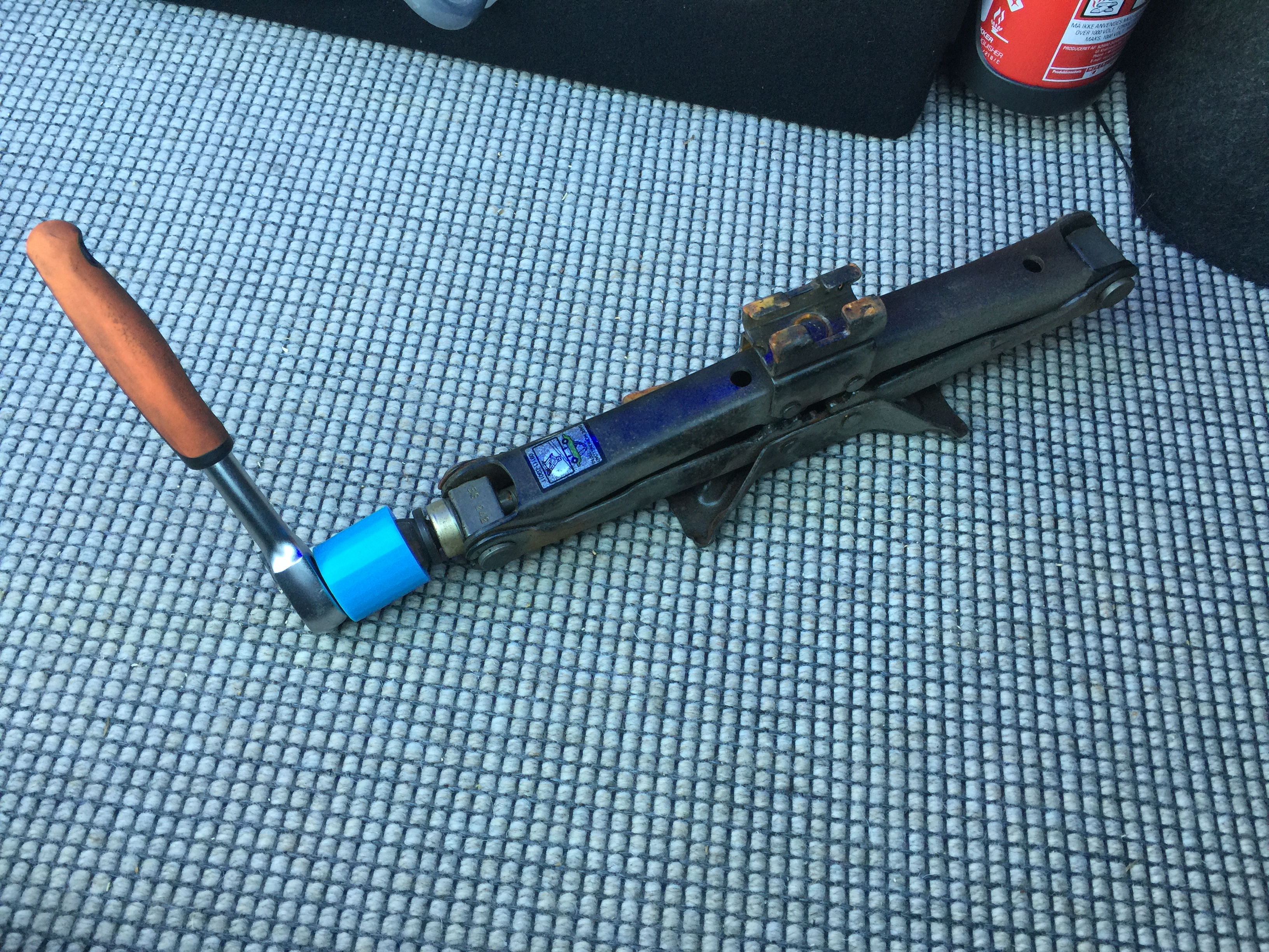 Car jack socket wrench adapter