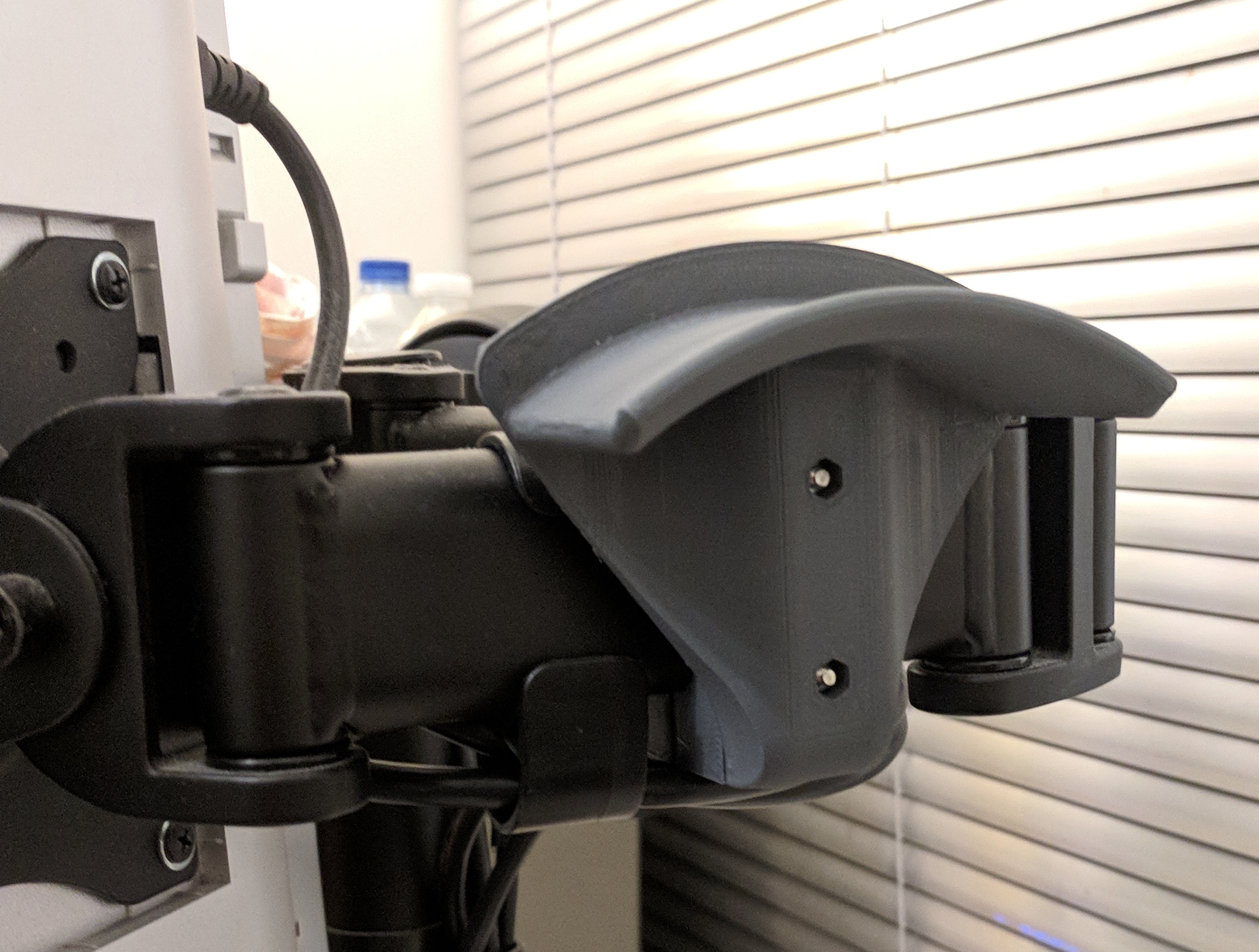 Headphone mount for VonHaus monitor stands