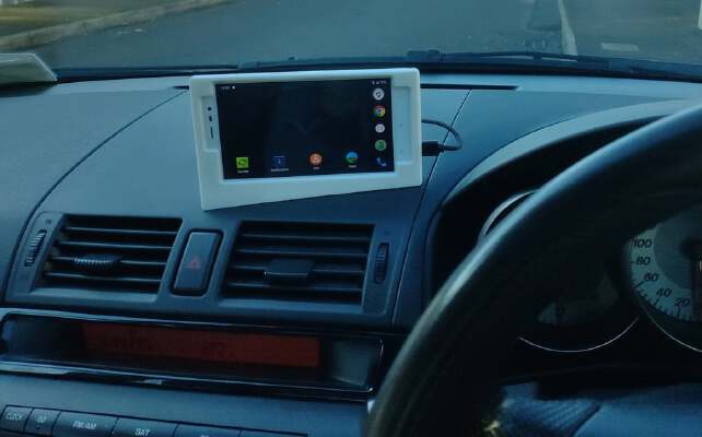 Mazda 3 BK 'satnav' and phone holder with concealed USB cable | 3d print model