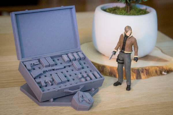 Resident Evil 4 Attache Case Desk Toy | 3d print model