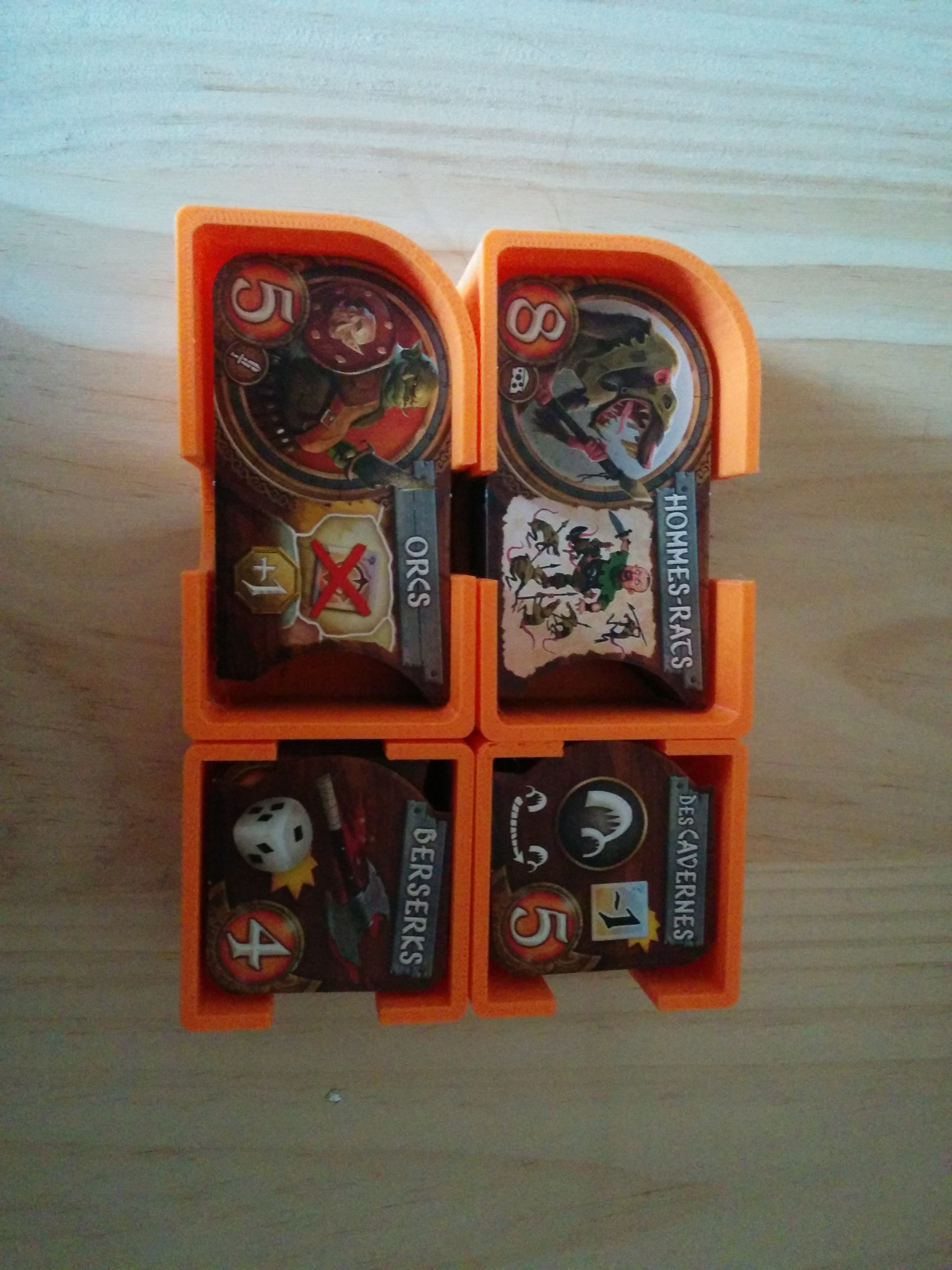 Smallworld pieces tray for Fantasy Race banners & Special Power badges