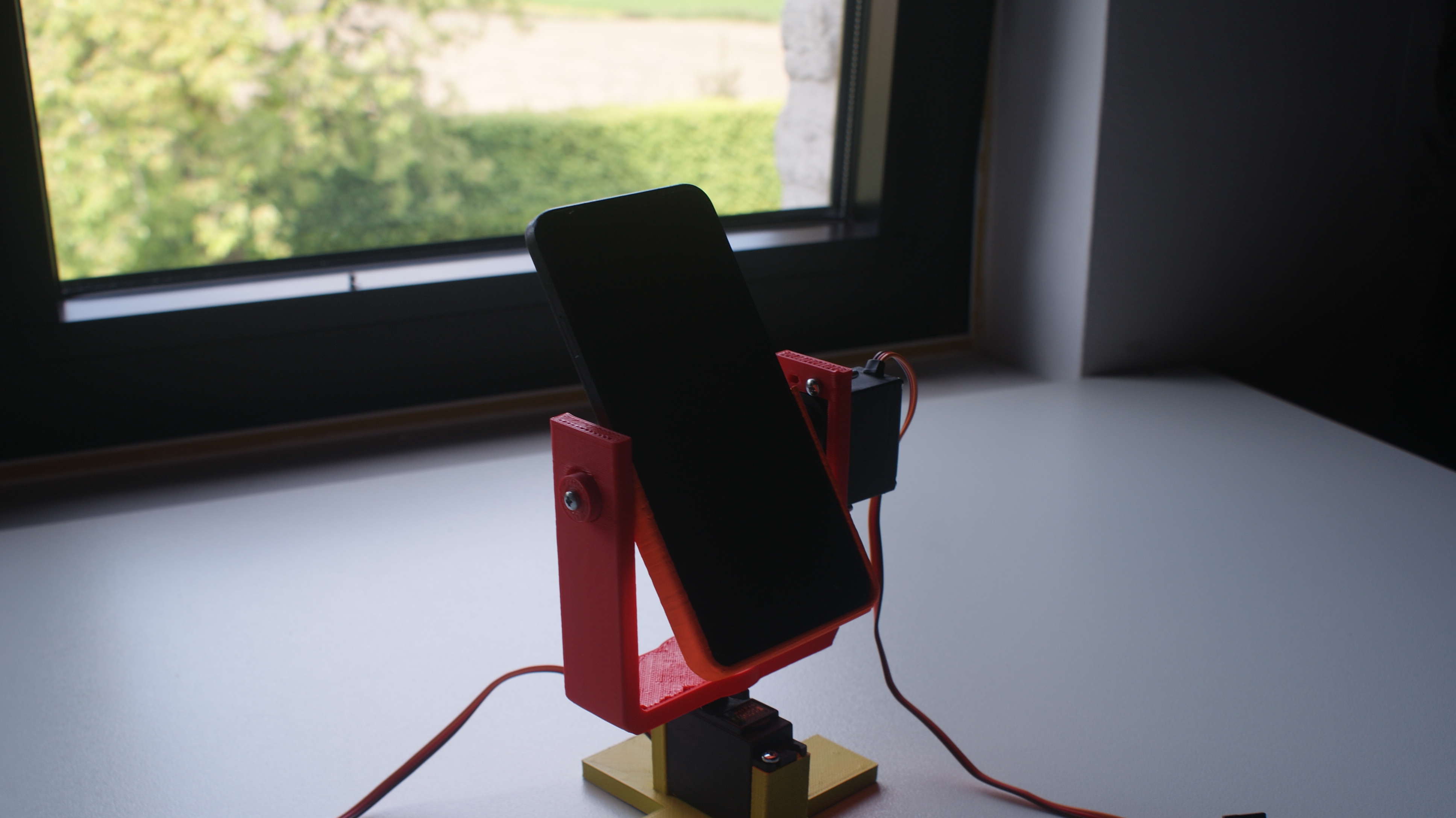 Phone_camera servo controlled mounting