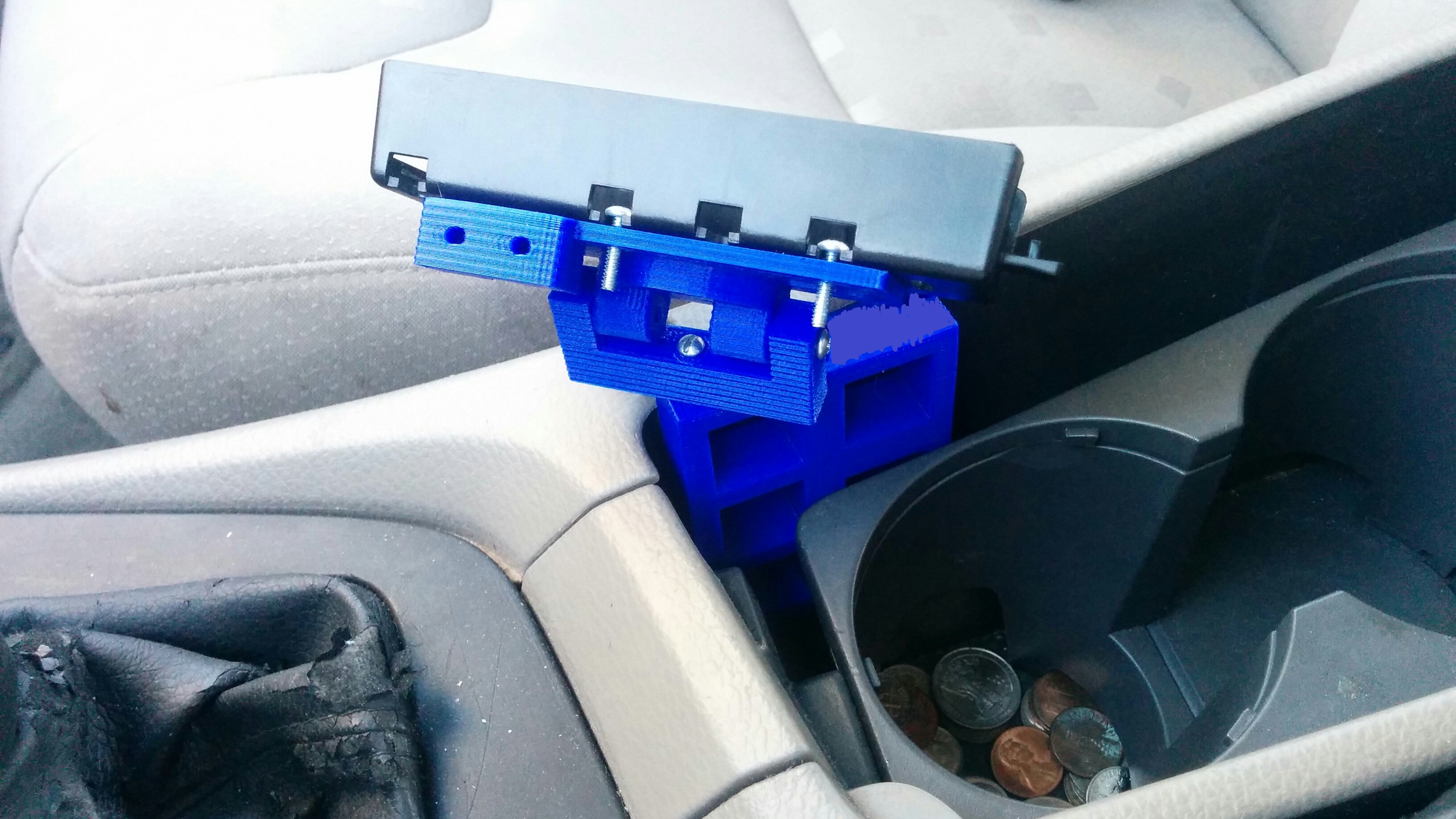 Mount for TYT-9800 in Volvo S60