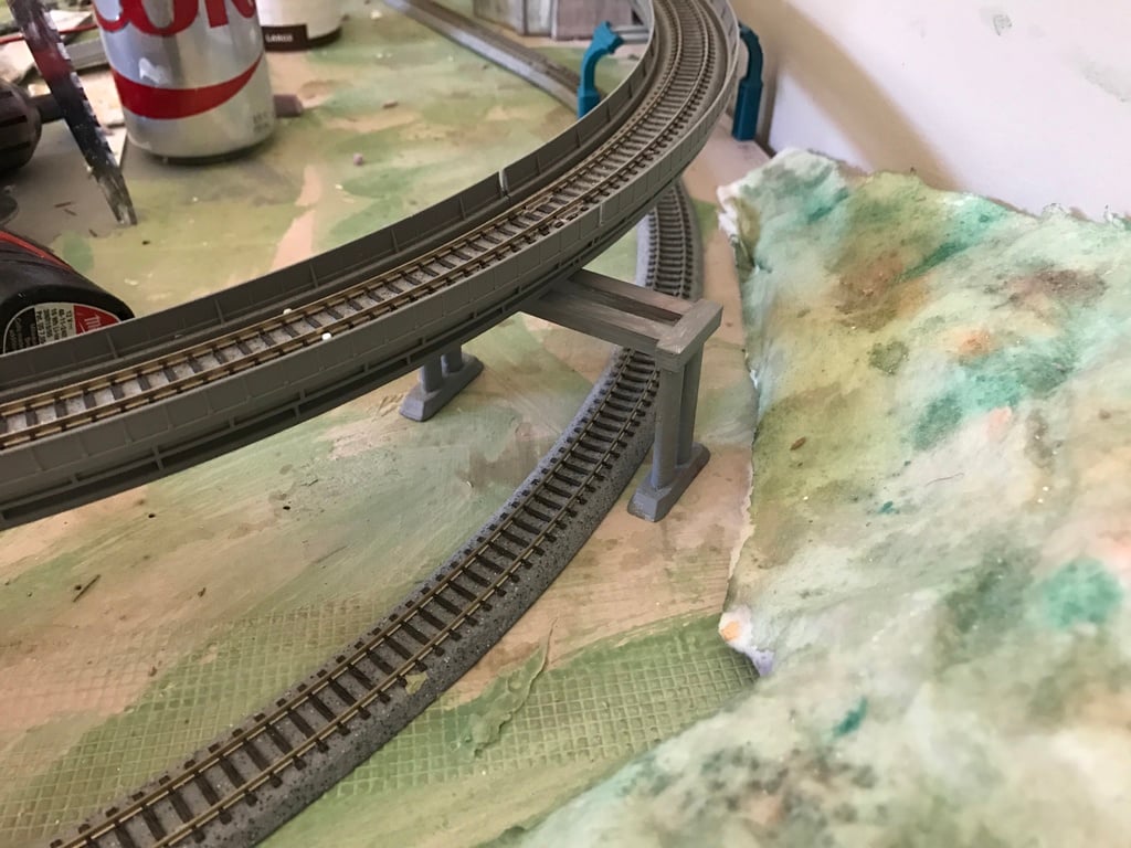 Through and straight viaduct piers, Kato track, N scale