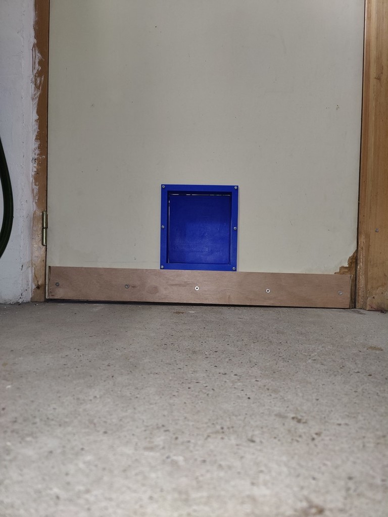 Chatière, Cat flap