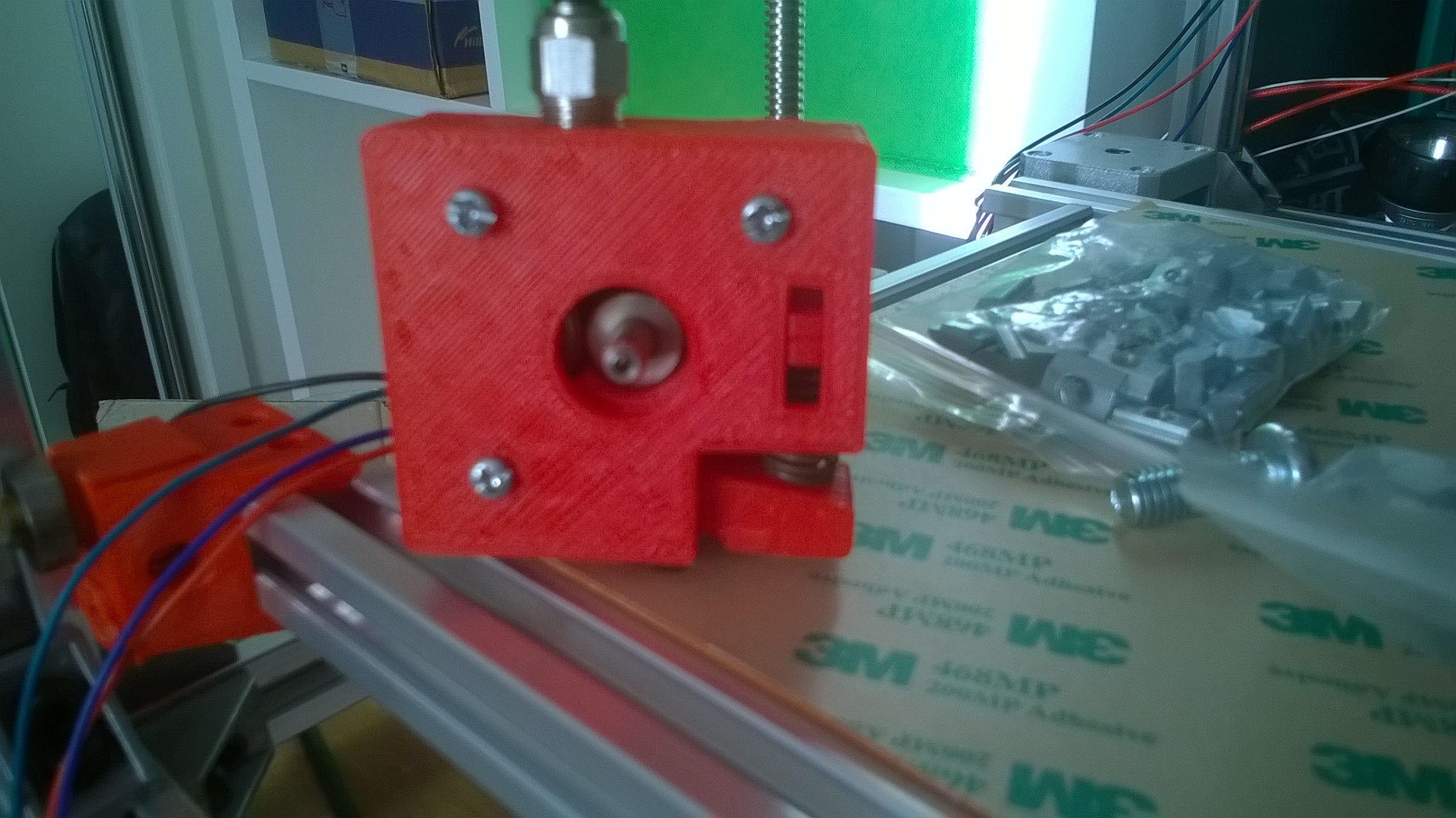 Adjustable bowden extruder push fit