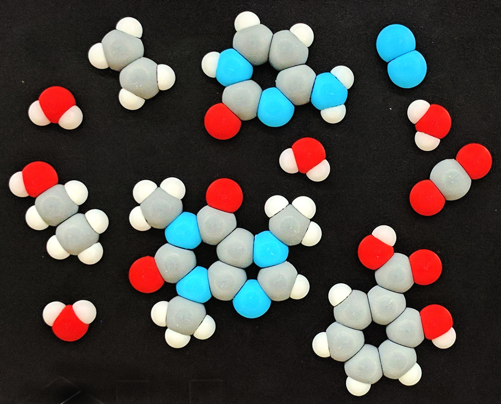 Molecular modeling fridge magnet set